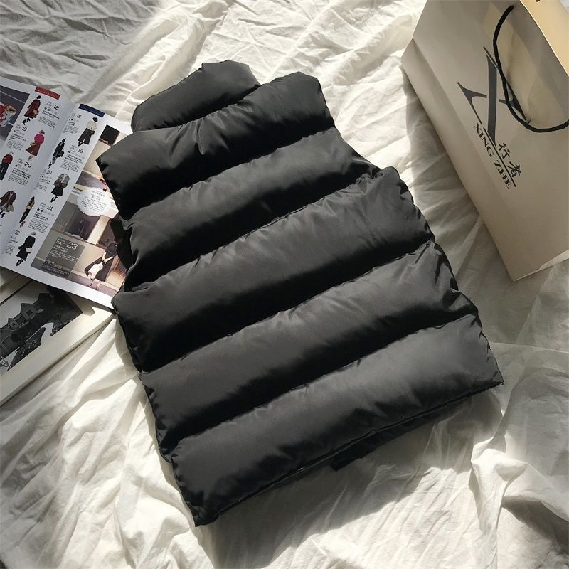 Stijlvolle zwarte dames bodywarmer, comfortabel en warm. Ideale mouwloze jas voor koudere dagen.