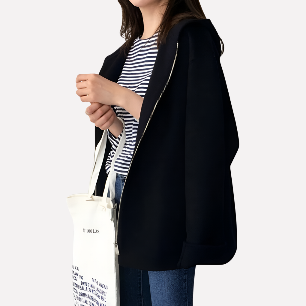 Zwarte dames hoodie jas met rits. Comfortabele, casual ritshoodie met lange mouwen, perfect voor dagelijkse stijl.