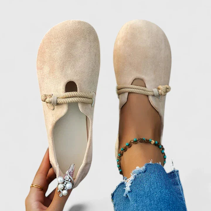 Zwarte dames orthopedische loafers met elegant touwdetail, bieden comfort en voetondersteuning voor dagelijks gebruik.