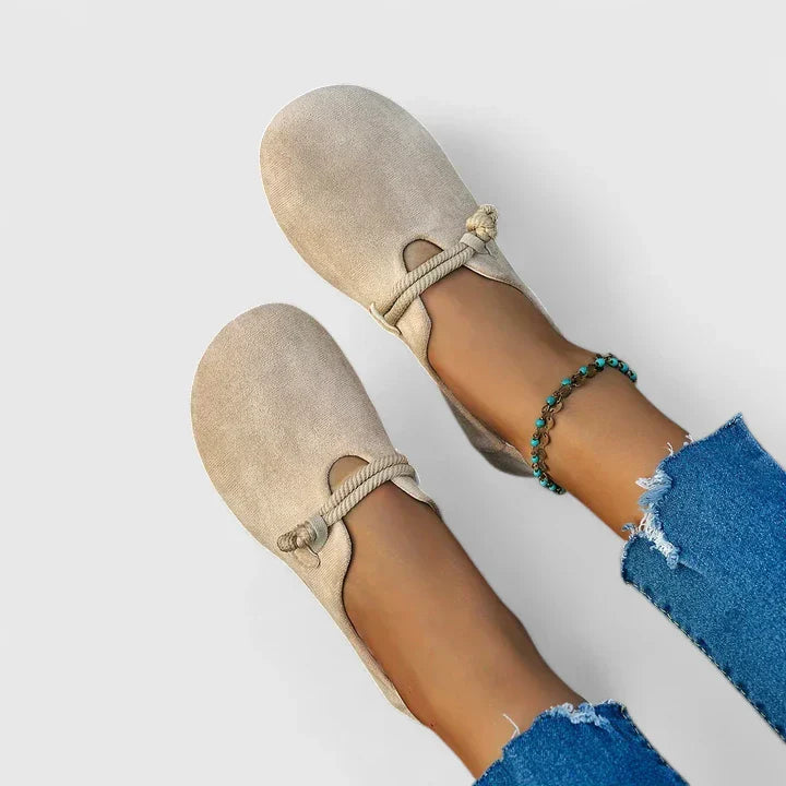 Elegante zwarte dames instap loafers met touwdetail, orthopedische ondersteuning voor comfortabel en stijlvol lopen.