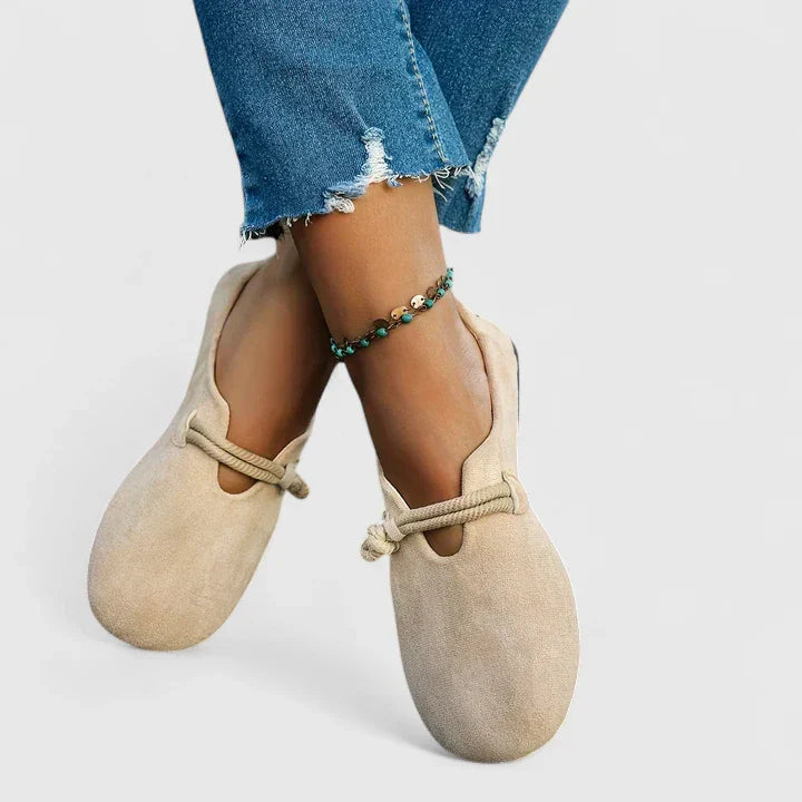 Orthopedische dames instappers, zwart of beige, met decoratief touwdetail; comfortabele en stijlvolle platte schoenen.
