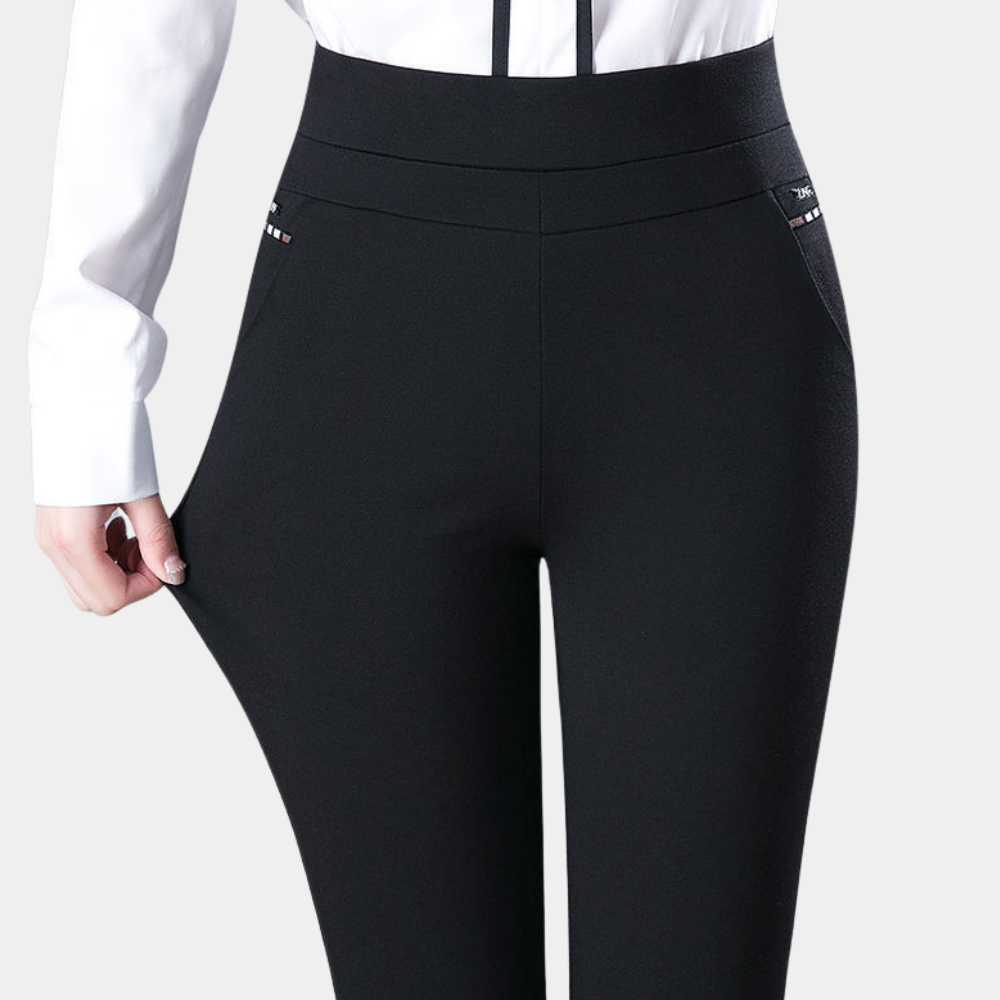Zwarte dames stretchbroek met hoge taille voor ultiem comfort. Ideaal voor veelzijdige damesmode.