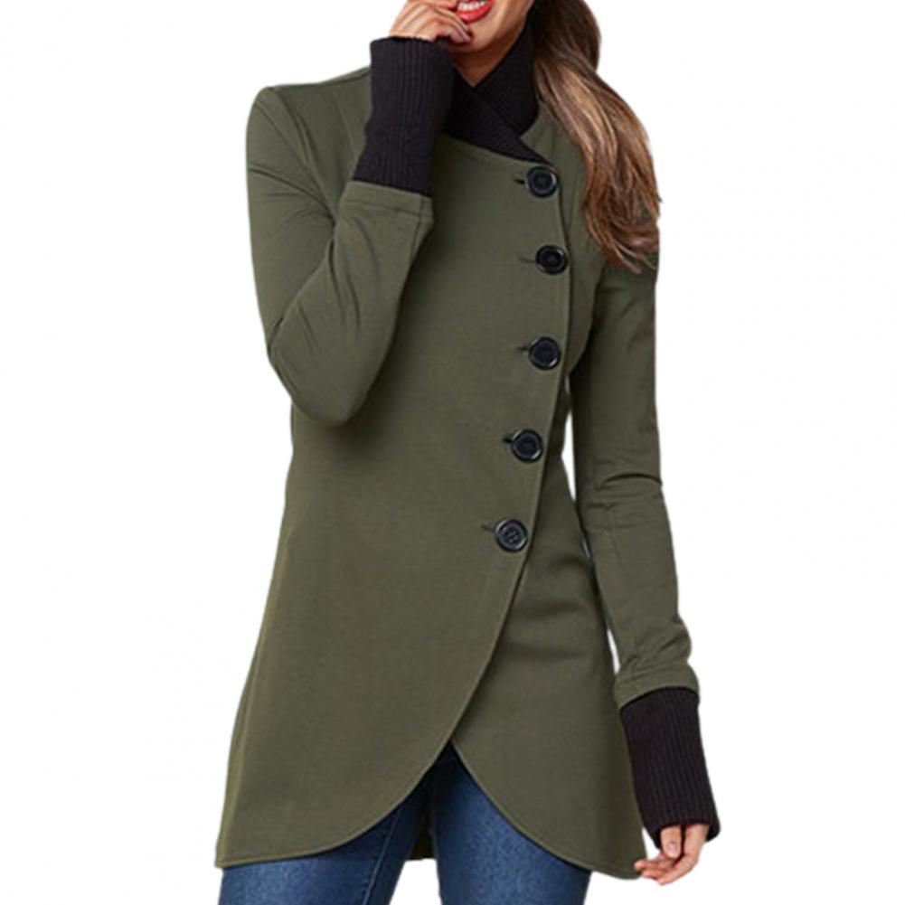 Zwarte dames winterjas met capuchon, ideaal voor warmte en comfort in de winter.