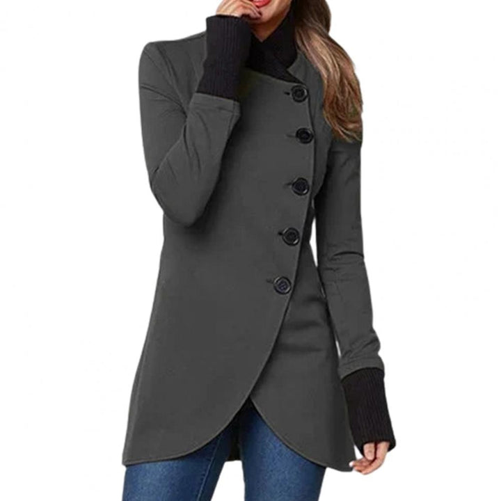Trendy dames winterjas met capuchon, warme jas voor koude winterdagen en damesmode.