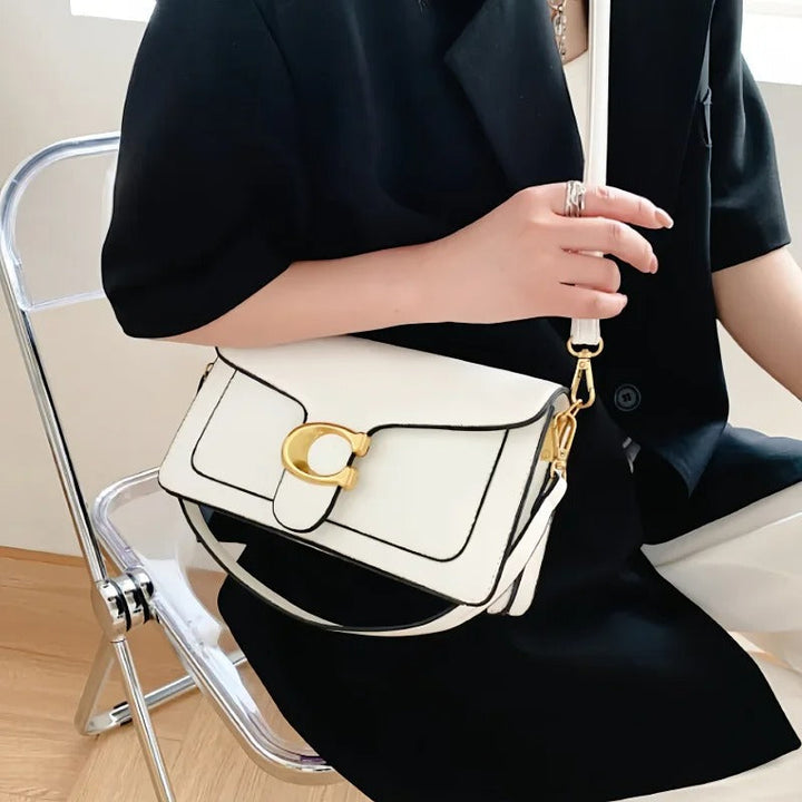 Stijlvolle witte dames schoudertas, perfect als veelzijdig mode-accessoire met georganiseerde compartimenten.