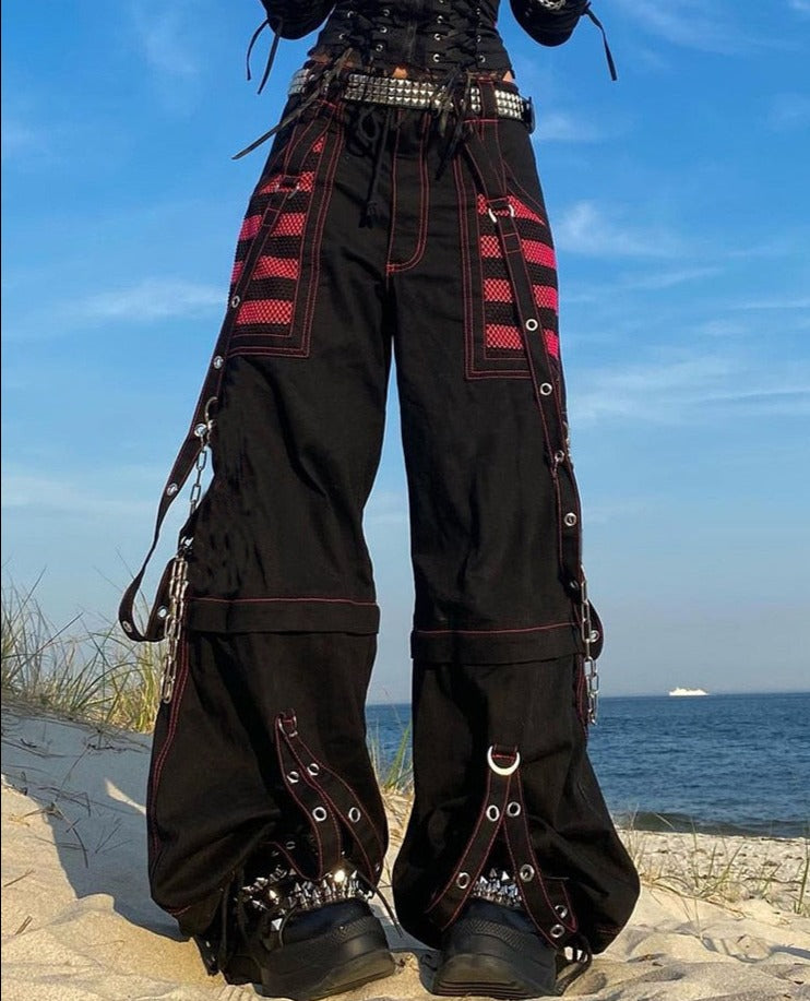 Zwarte gothic damesbroek, stijlvol en comfortabel, ideaal voor alternatieve mode en punk stijl.