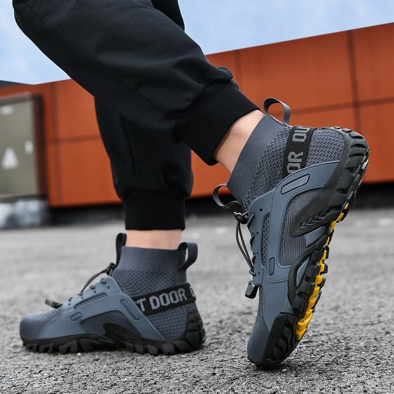Close-up antislipzool van flexibele heren blotevoetenschoenen, voor optimale grip, veiligheid en natuurlijke beweging.