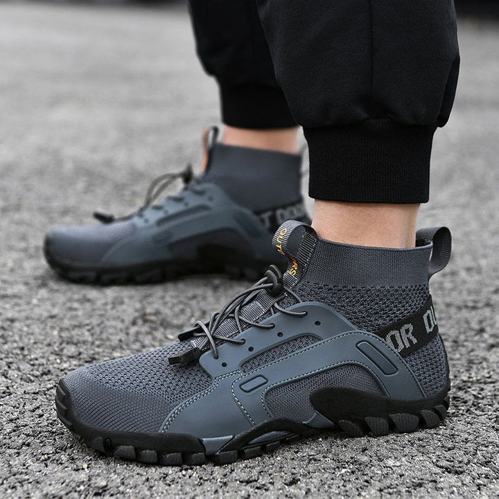 Zijkant van elegante heren sneakers (barefootschoenen), ontworpen voor activestijl, comfort en voetgezondheid.