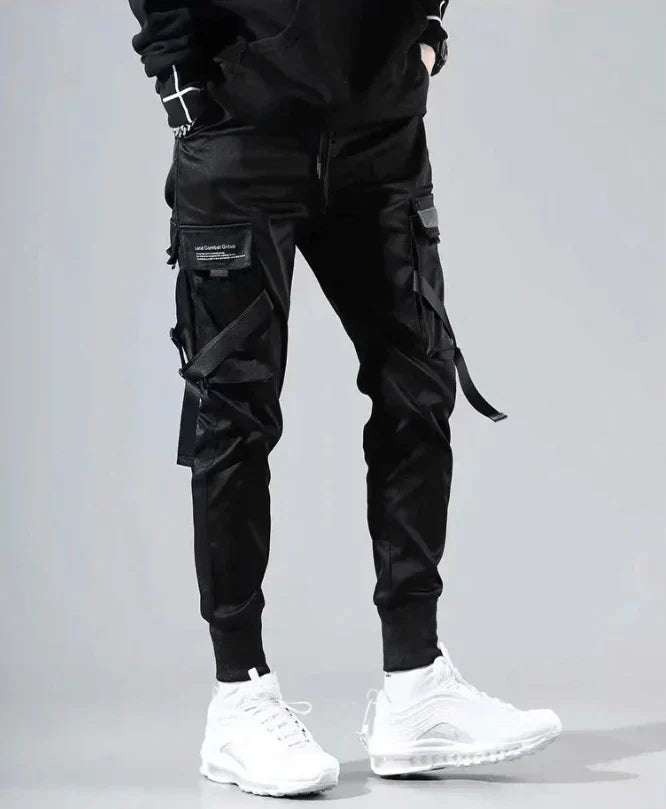 Zwarte heren broek 'Dante' met praktische zijzakken, een must-have voor streetwear en casual comfort.