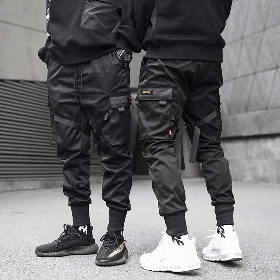 Heren cargobroek 'Dante' zwart, perfect voor hip-hop stijl met praktische multi-pocket design.