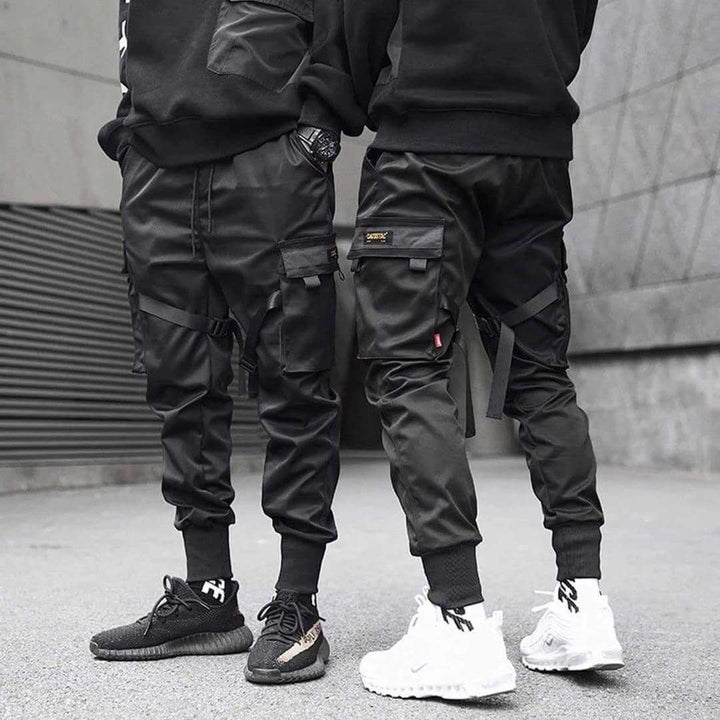 Heren cargobroek 'Dante' zwart, perfect voor hip-hop stijl met praktische multi-pocket design.