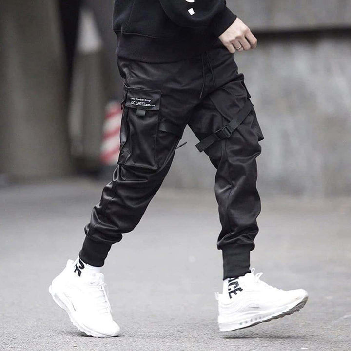 Stijlvolle urban heren broek 'Dante' met veel zakken, essentieel voor comfortabele streetwear.