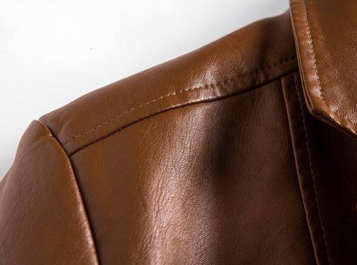 Tijdloze en elegante zwarte heren blazer van leer, merk Leonardo. Een complete en verfijnde look.