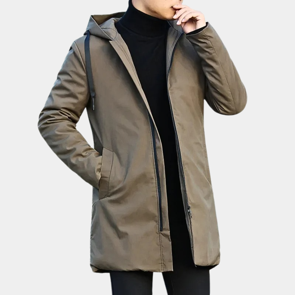 Comfortabele longline herenjas met capuchon en ritssluiting. Geschikt als casual jas voor diverse seizoenen.