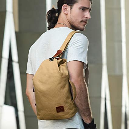 Zwarte heren waterdichte canvas schoudertas met antidiefstalvak. Praktische crossbodytas voor dagelijks gebruik.