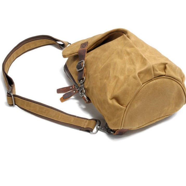 Compacte heren reistas, waterdicht canvas en antidiefstalvak. Ideale crossbodytas voor onderweg.