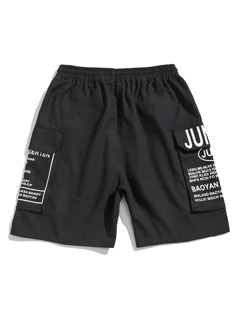 Modieuze heren shorts in zwart met letterprint, ideaal voor casual vrijetijd of een urban streetstyle outfit deze zomer.