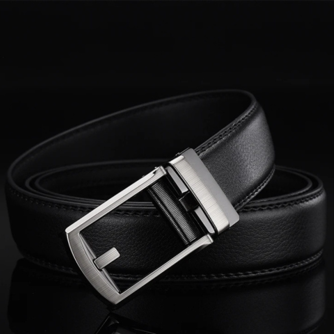 Zwarte herenriem met automatische gesp voor perfecte pasvorm. Stijlvolle mode accessoire.