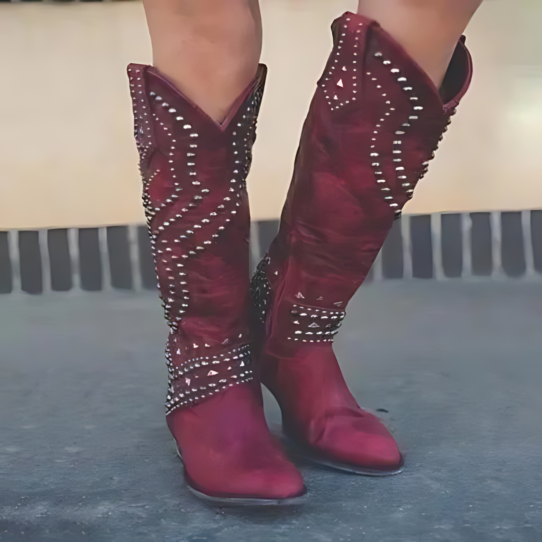 Elegante zwarte hoge dameslaarzen 'Elena' met studs, voor een complete en stijlvolle herfstoutfit.