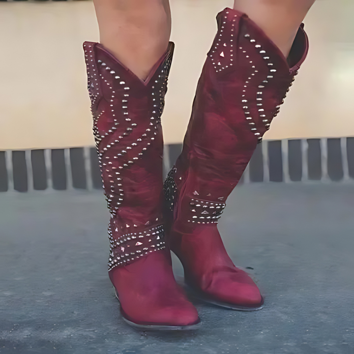 Elegante zwarte hoge dameslaarzen 'Elena' met studs, voor een complete en stijlvolle herfstoutfit.
