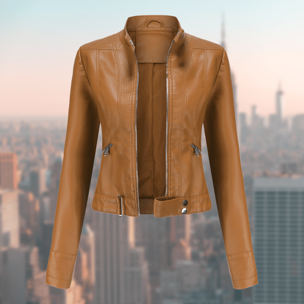 Donkerbruine leren damesjas van JaquelinesJacket. Trendy jack voor dames, perfect om je stijl te accentueren.