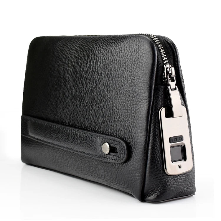 Elegante zwarte leren heren clutch met veilig biometrisch vingerafdrukslot, ideaal voor de moderne zakenman.