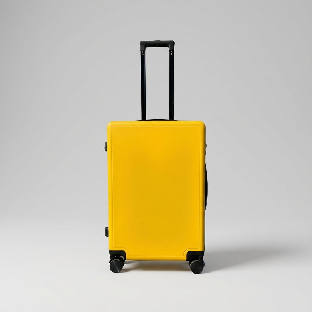Zwarte Cabinova trolleykoffer met 4 wielen, perfect voor soepel manoeuvreren als lichtgewicht handbagage.