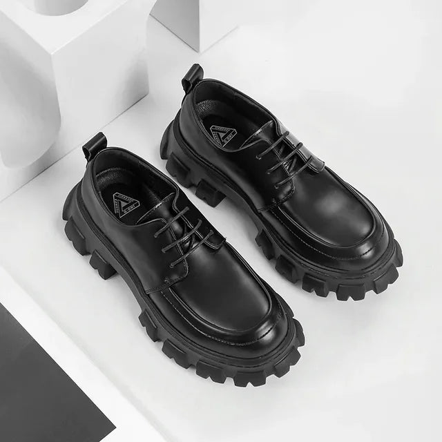 Formele zwarte leren herenschoenen Ethan met dikke zool, elegant en comfortabel voor op kantoor.