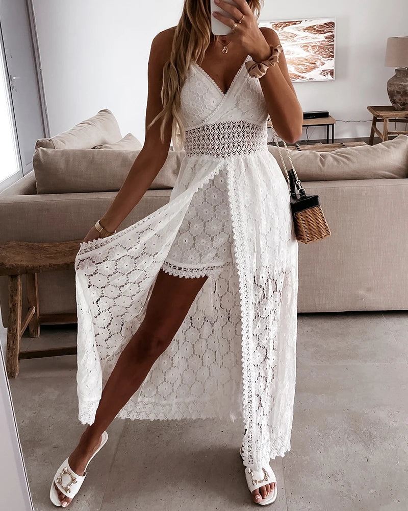 Comfortabele witte dames playsuit van ademend linnen, losse pasvorm, ideaal als strandkleding.