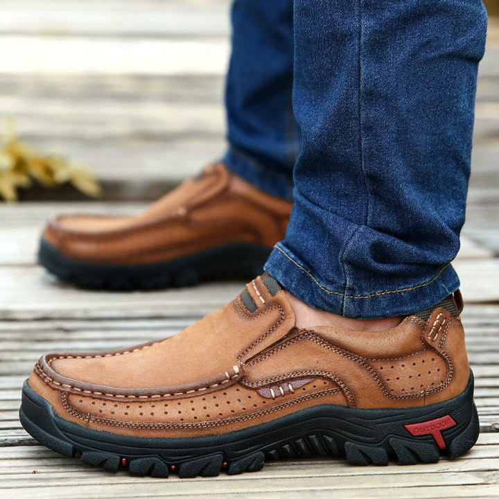 Legergroene heren wandelschoenen met orthopedische kenmerken voor superieure comfort en stabiliteit.