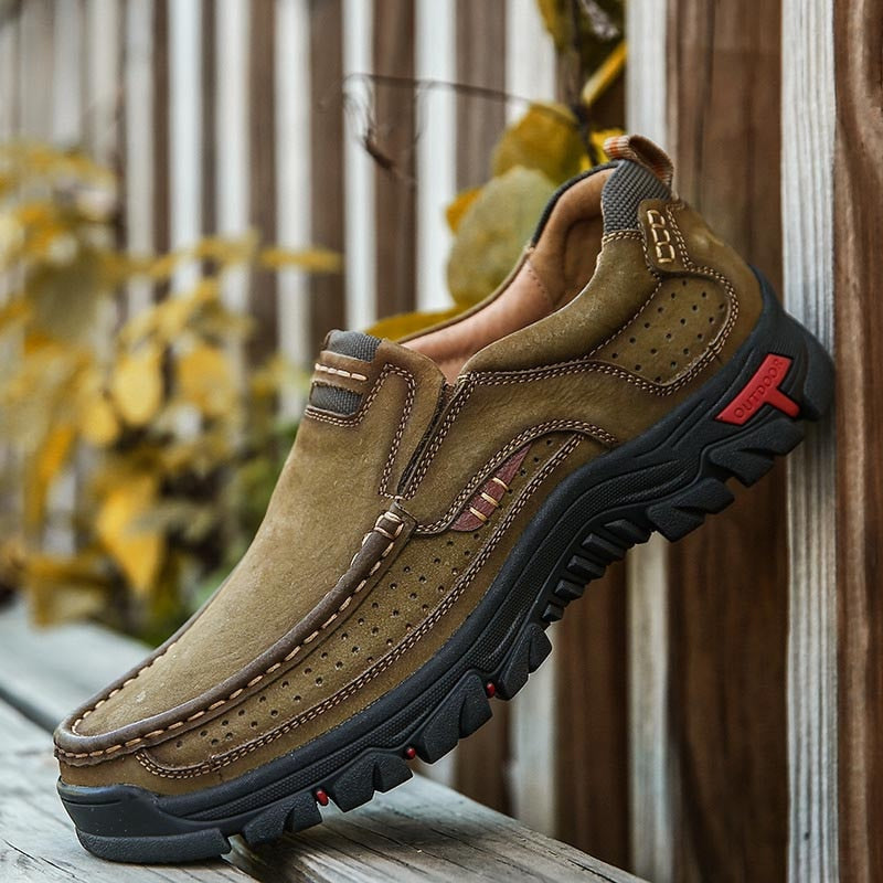 Comfortabele orthopedische heren wandelschoenen, bieden superieure voetondersteuning voor lange tochten.