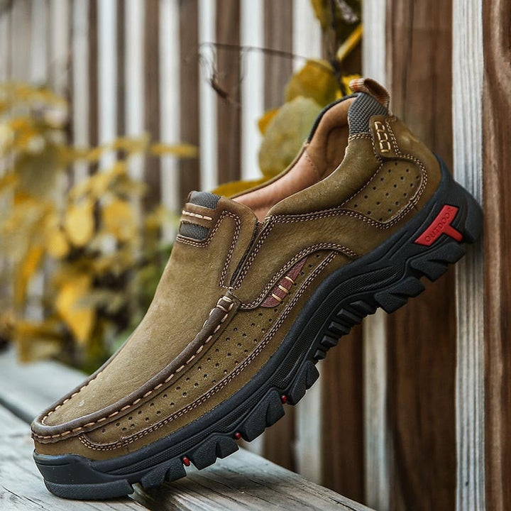 Comfortabele orthopedische heren wandelschoenen, bieden superieure voetondersteuning voor lange tochten.