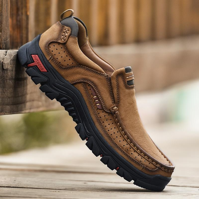 Actieve zwarte heren wandelschoenen met orthopedische zool, geschikt voor buitensport en dagelijks gebruik.