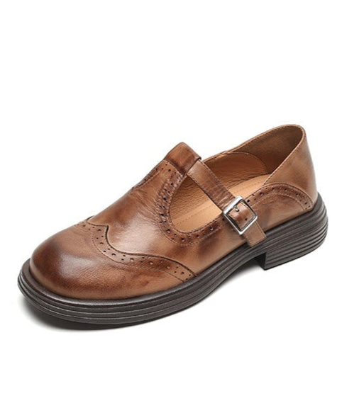 Zwarte platform Mary Jane schoenen met T-bandje, retro stijl, ideaal voor een geklede look.