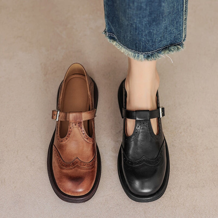 Zwarte platform Mary Jane hakken, elegant T-bandje, perfecte dames schoenen voor speciale gelegenheden.