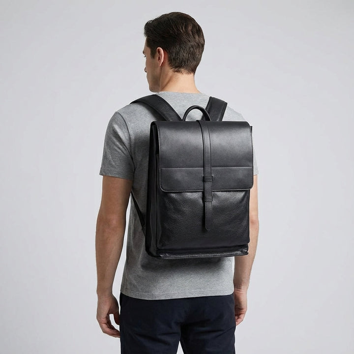 Unisex zakelijke laptoprugzak met meerdere vakken, duurzaam materiaal en comfortabele schouderbanden.