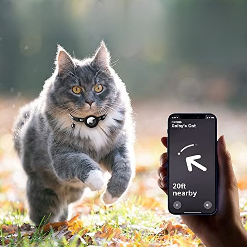 Verstelbare nylon kattenhalsband met reflectiestrip en geïntegreerde GPS tracker houder.