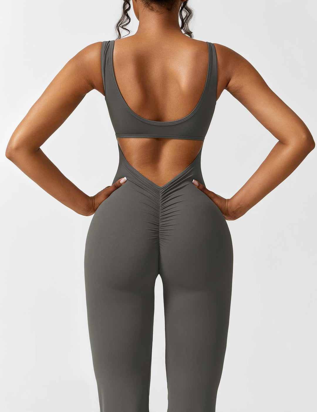 Blauwe elegante jumpsuit Liv met open rug, wijde pijpen en een v-hals, voor een chique en zelfverzekerde uitstraling.