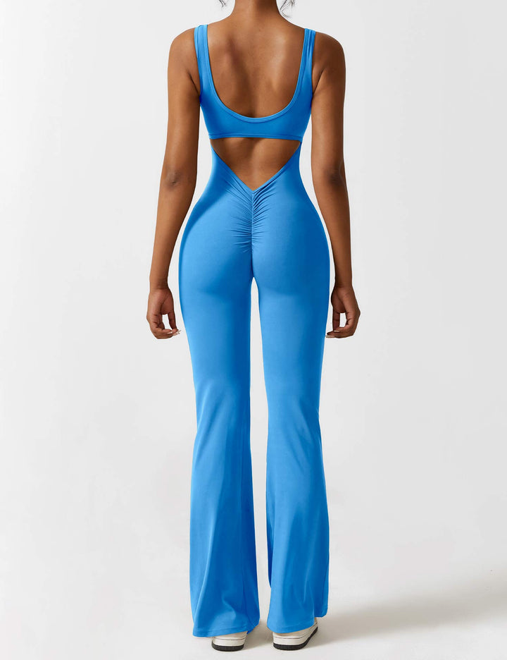 Zwarte bodycon jumpsuit met rugdecolleté, wijde pijpen, vrouwelijke vorm en een moderne uitstraling.