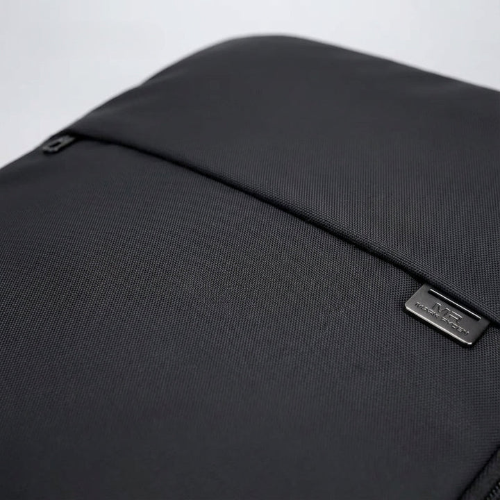 Binnenzijde van de Safepackr uitbreidbare reistas met laptopvak, speciale vakken en slimme organisatie.