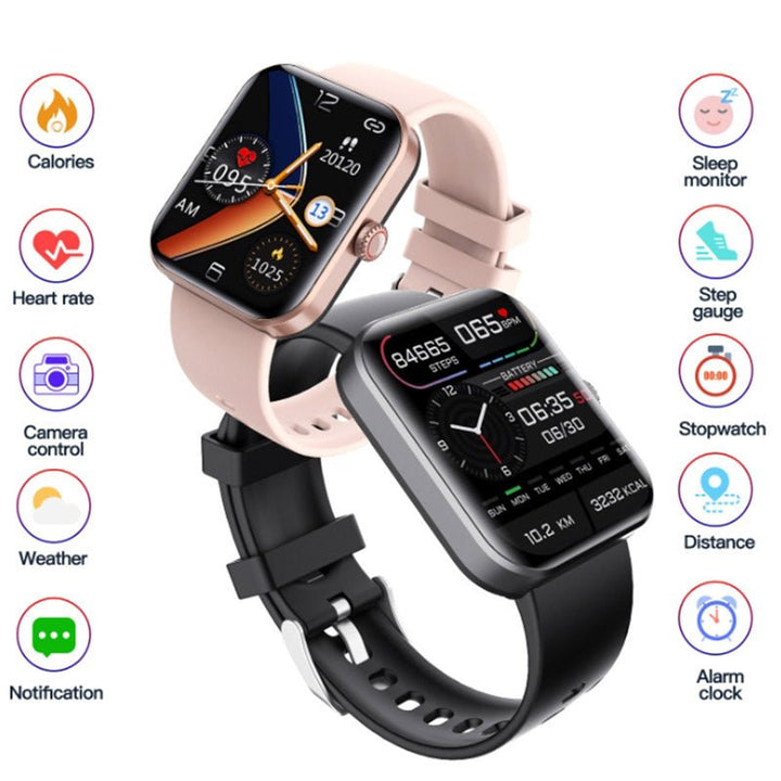 Roze GlucoWatch op pols, een waterbestendige fitness- en activiteitstracker met slaapmonitor voor vrouwen.