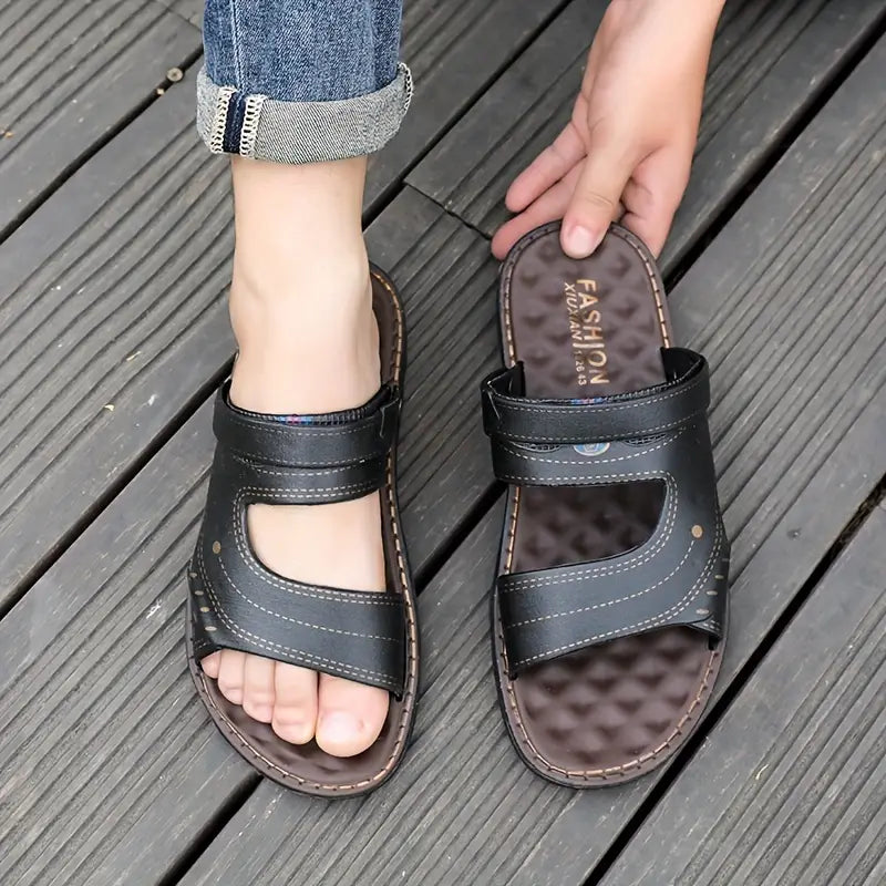 Zwarte Strider herensandalen met hakband voor optimaal zomercomfort. Ideaal voor casual en vakantie.