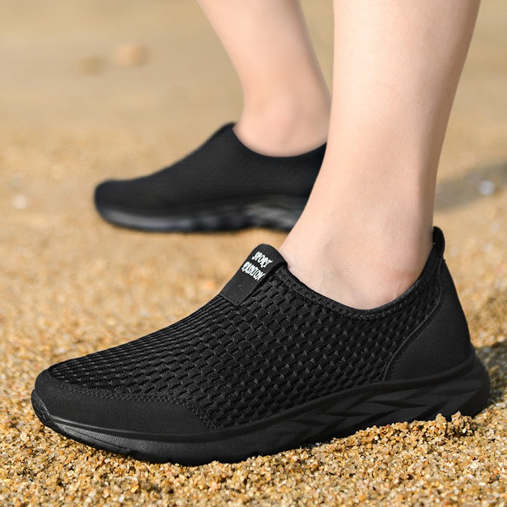 Ualy unisex hardloopschoenen, zwart en lichtgewicht, voor optimale prestaties en dagelijks comfort.