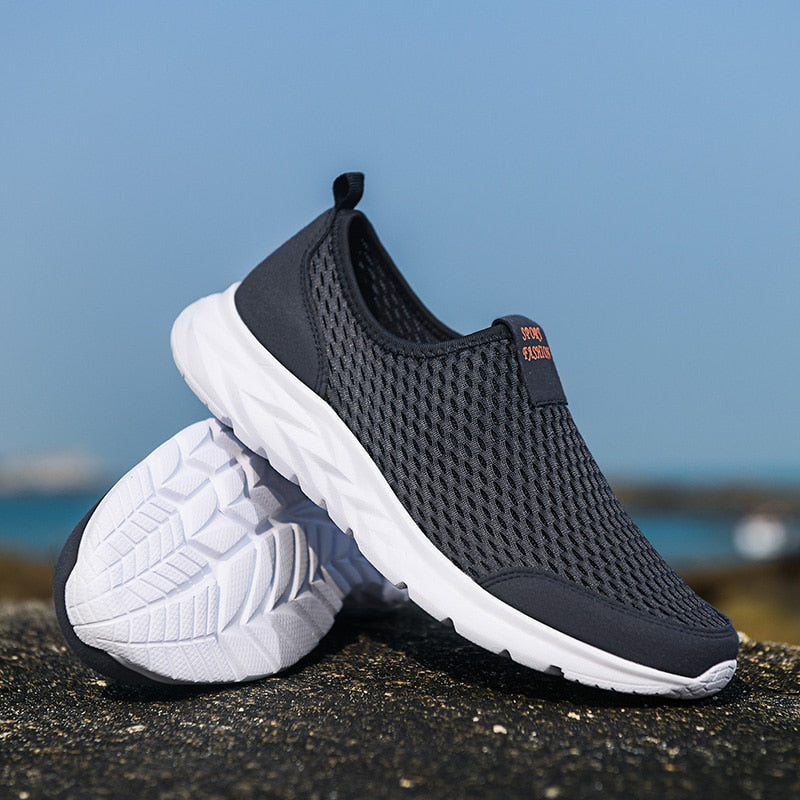 Moderne Ualy sportschoenen, unisex design, geschikt als casual sneaker of voor lichte runs.