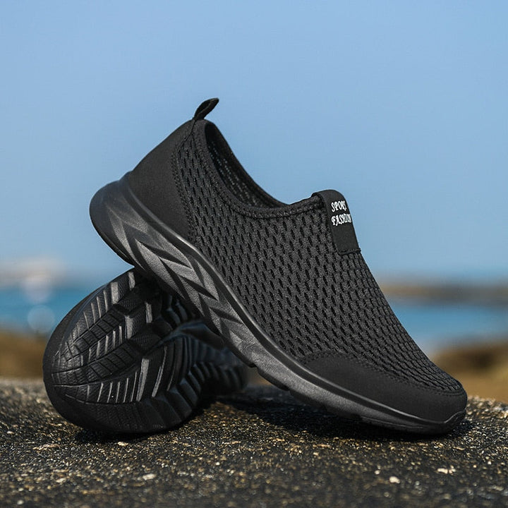 Grijze Ualy sneakers, lichtgewicht en flexibel, voor dames en heren die comfort in sport zoeken.