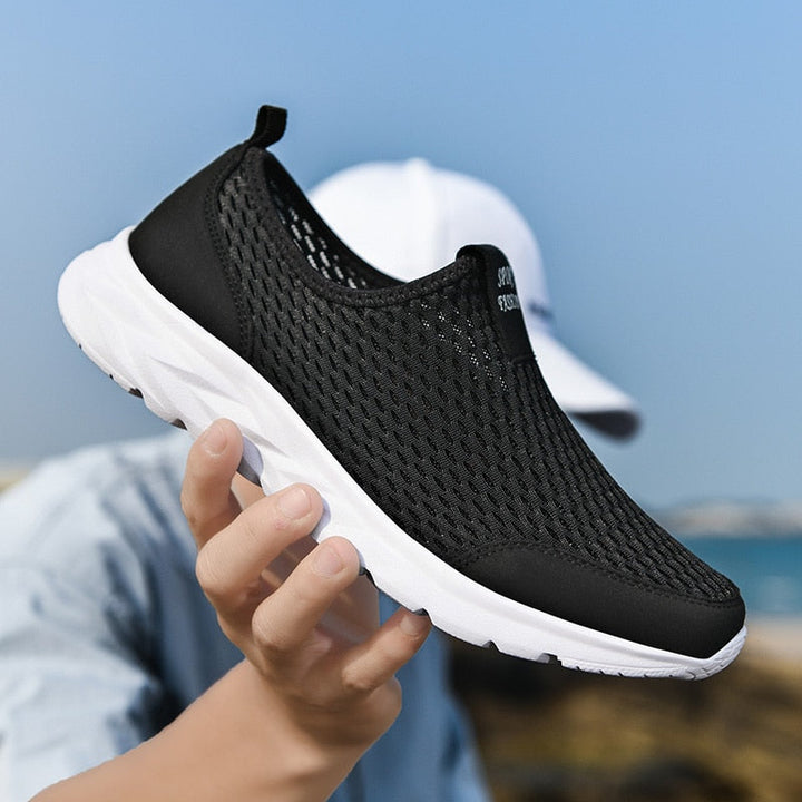 Duurzame Ualy sportschoenen, unisex model, ideaal voor wandelen, hardlopen of een sportieve look.