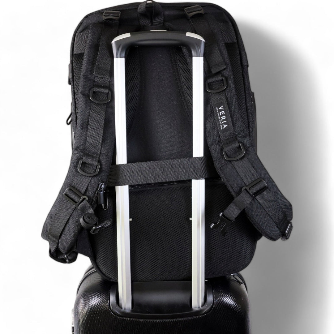 Compacte reisrugzak met grote capaciteit, uitbreidbaar voor extra ruimte, ideaal voor outdoor.