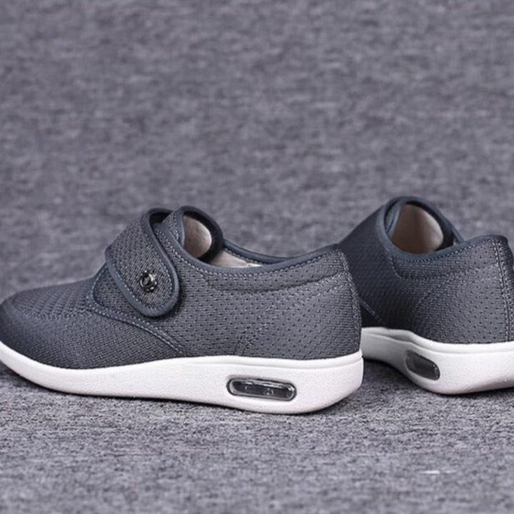 Grijze Anika brede schoenen voor dagelijks gebruik, bieden comfort en ondersteuning aan diabetische voeten.