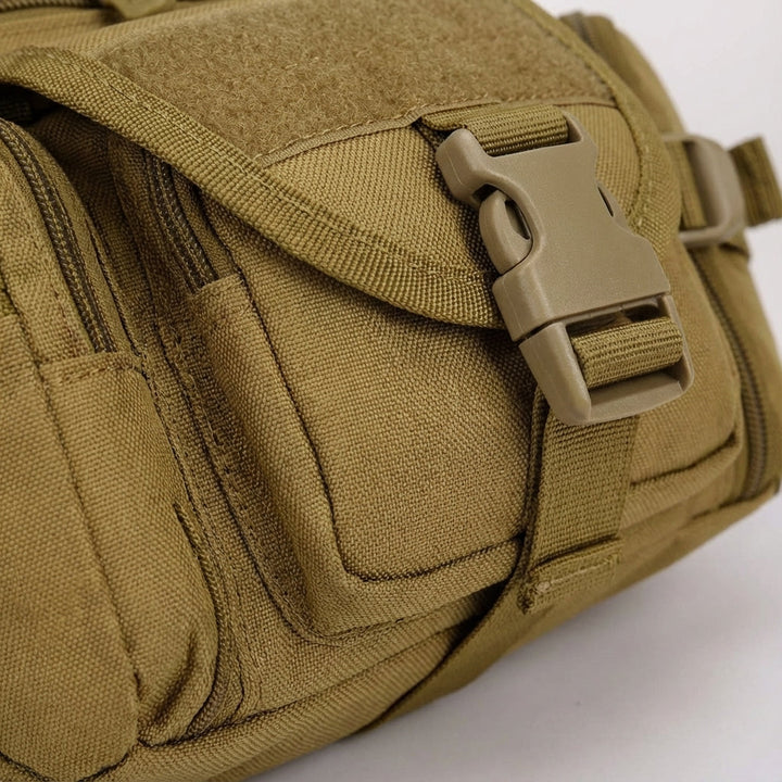 Unisex waterdichte tactische crossbody tas met MOLLE systeem, perfect voor wandelen en survival. Kleur: zwart.