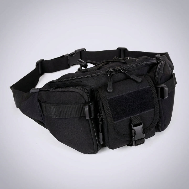 PackForge zwarte waterdichte tactische heuptas, essentieel voor avontuur, wandelen en buitensport. Comfortabel en duurzaam.